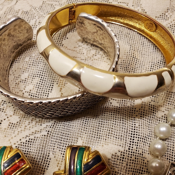 8 pc lot Vintage 90s Gold Premiere Collection Jewelry Brooch Pearl Bracelet y2k - Picture 8 of 11